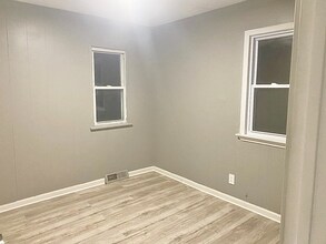 1590 Eberly Rd in Flint, MI - Building Photo - Building Photo