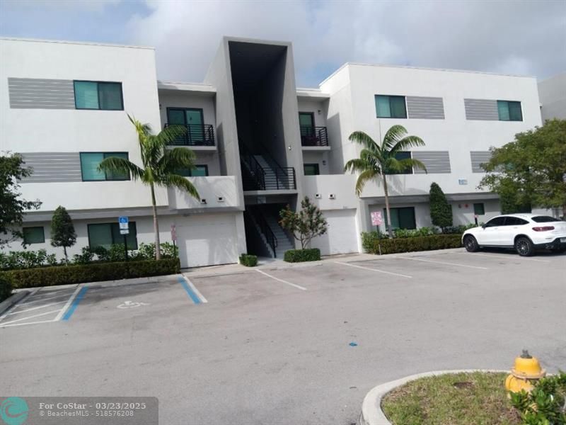 3050 NW 68th St in Fort Lauderdale, FL - Foto de edificio