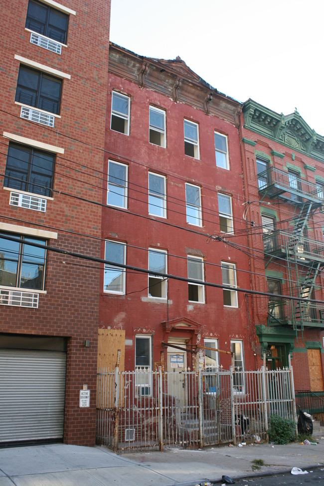 373 E 154th St in Bronx, NY - Foto de edificio - Building Photo