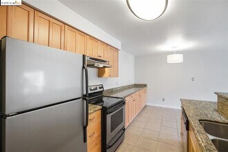 55 Fairmount Ave, Unit 209 in Oakland, CA - Foto de edificio - Building Photo