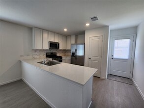 6014 Standpiper Lp in Baytown, TX - Building Photo - Building Photo