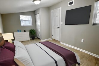 2235 Looking Glass Ln in Jacksonville, FL - Building Photo - Building Photo