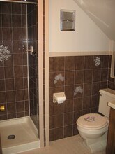 217 Kendrick Ave, Unit 3rd floor in Quincy, MA - Foto de edificio - Building Photo