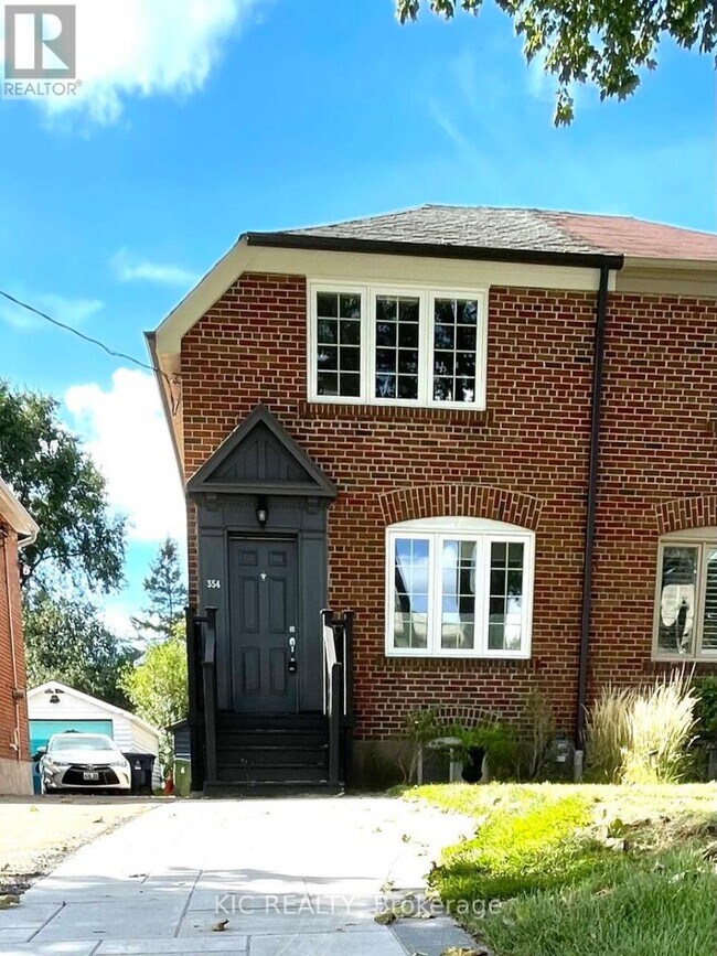 354 Laird Dr in Toronto, ON - Building Photo - Building Photo