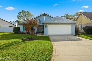 212 Pheasant Run in Palm Valley, FL - Building Photo