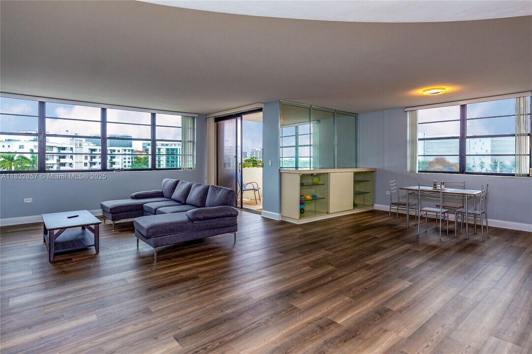 9180 W Bay Harbor Dr in Bay Harbor Islands, FL - Building Photo