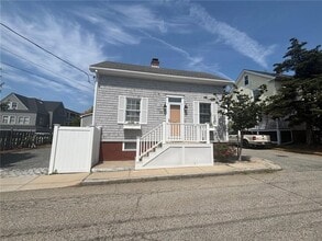 25 McAllister St in Newport, RI - Building Photo - Building Photo