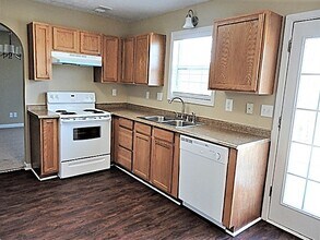 4327 James Wade Dr in Snellville, GA - Foto de edificio - Building Photo
