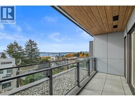 422 E 3rd St in North Vancouver, BC - Building Photo