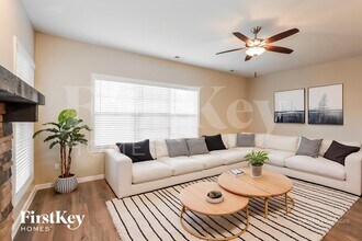 1523 Kingbird Dr in Clarksville, TN - Foto de edificio - Building Photo