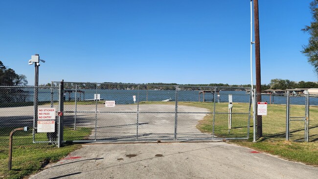 13151 S Lee Shore Dr in Willis, TX - Building Photo - Building Photo