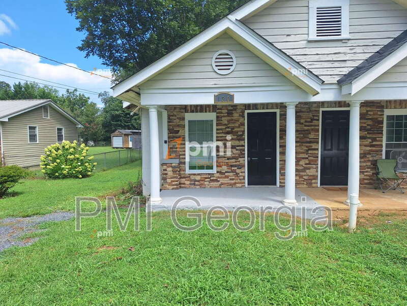 130 Irwin St in Cedartown, GA - Building Photo