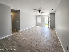 329 Sun Dial Ct in Cocoa, FL - Building Photo - Building Photo