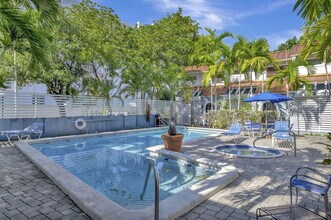 519 NE 38th St in Miami, FL - Foto de edificio - Building Photo
