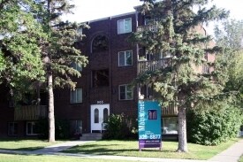 North Hill Manor in Calgary, AB - Building Photo