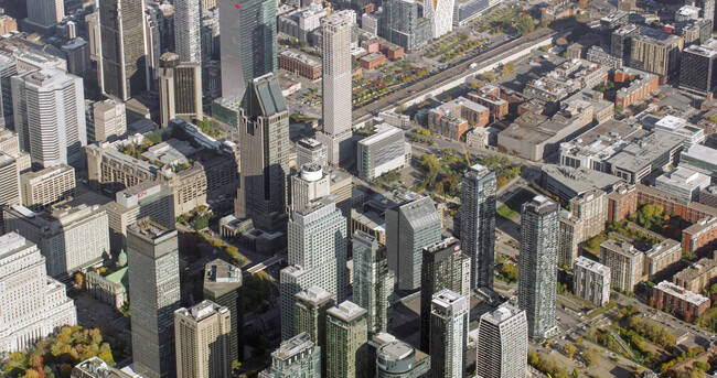 900 Saint-Antoine O in Montréal, QC - Building Photo - Primary Photo