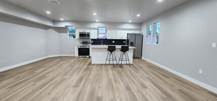 2401 Redondo Blvd in Los Angeles, CA - Building Photo - Building Photo