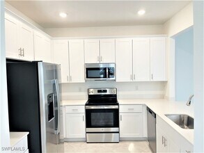 2775 Blossom Wy in Naples, FL - Building Photo - Building Photo