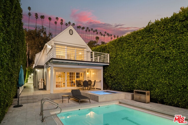 property at 501 Palisades Beach Rd