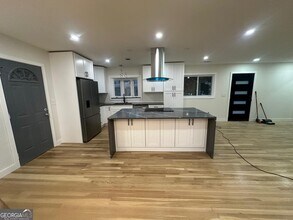 42 W Belle Isle Rd NE in Atlanta, GA - Building Photo - Building Photo