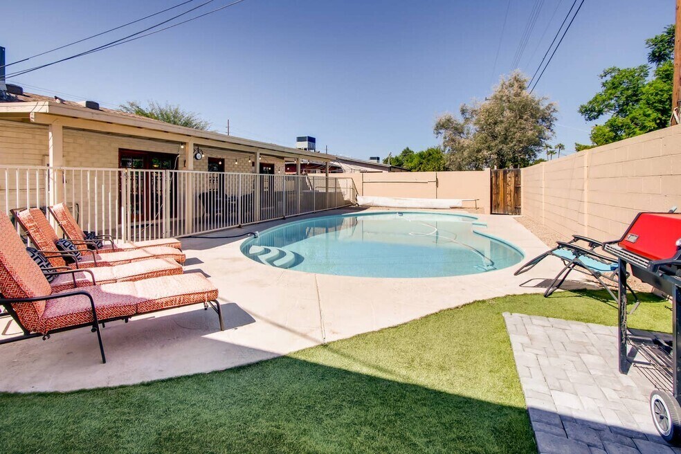 3801 N Hayden Rd in Scottsdale, AZ - Building Photo