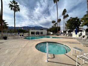2353 E Miramonte Cir in Palm Springs, CA - Building Photo - Building Photo
