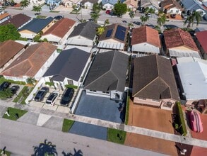3145 W 71st Pl in Hialeah, FL - Building Photo - Building Photo