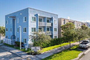 Pine Groves in Homestead, FL - Building Photo
