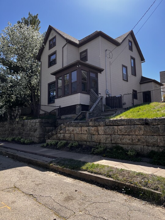 1565 Fairview Pl in Dubuque, IA - Building Photo