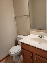 205 Sandridge Dr, Unit 205 in Collinsville, IL - Building Photo - Building Photo