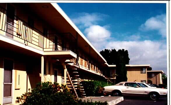 Pinecrest Apartments in Mountain View, CA - Building Photo - Building Photo