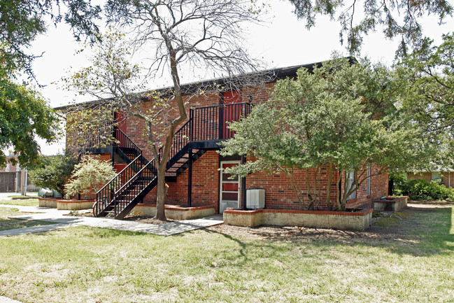 Cedar View Apartments in Edmond, OK - Building Photo - Building Photo