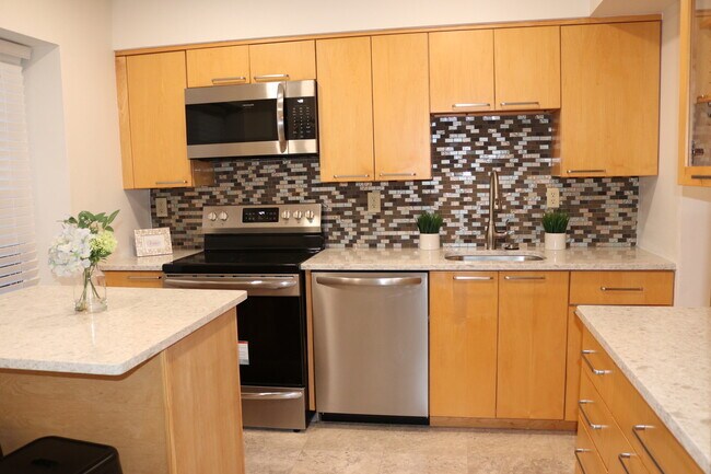 611 Cornwall Ct in Hillsborough, NJ - Building Photo - Building Photo