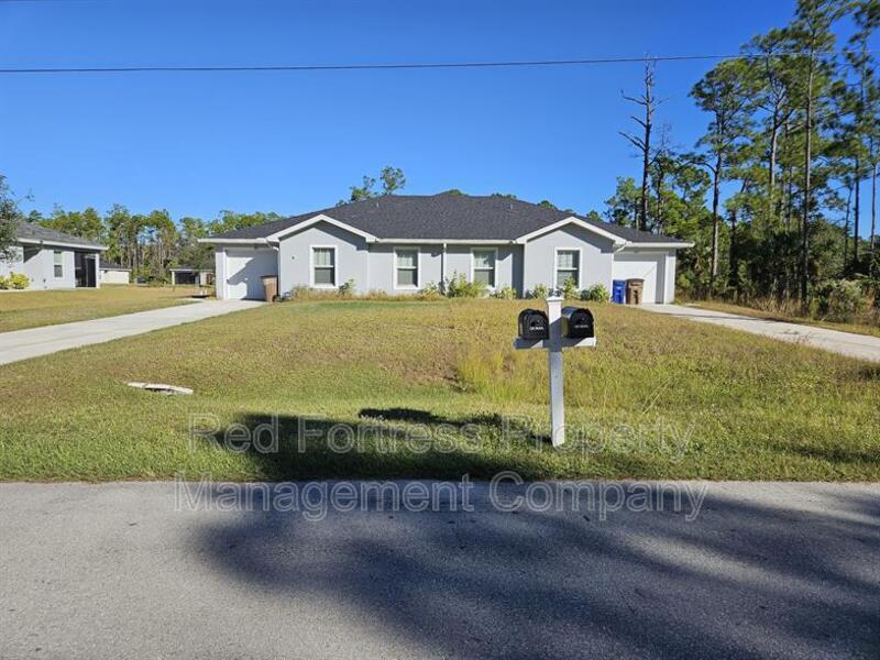 1957 Laverna Ave in Lehigh Acres, FL - Foto de edificio