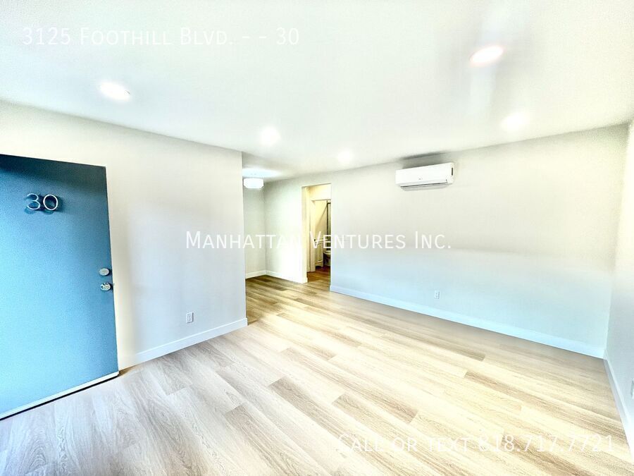 3125 Foothill Blvd in Montrose, CA - Building Photo