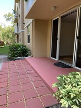 529 E Sheridan St, Unit 106 in Dania Beach, FL - Building Photo - Building Photo
