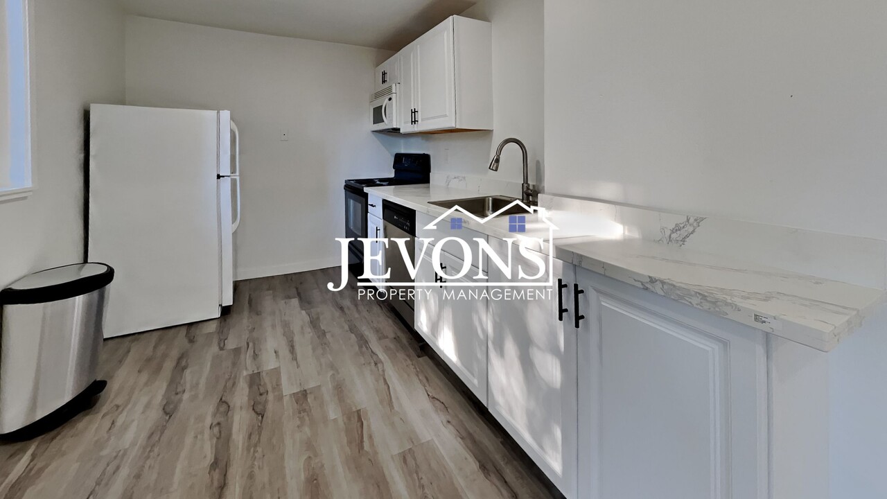 2709 S 256th Pl, Unit B in Kent, WA - Foto de edificio