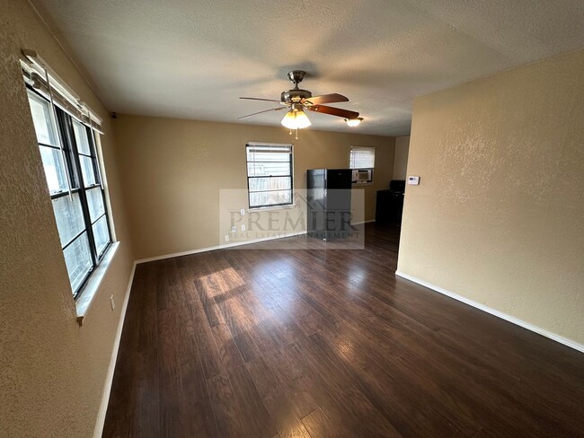 4818 Woodend Ave in Kansas City, KS - Building Photo - Building Photo