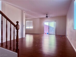 9310 Winebrook Ave in Las Vegas, NV - Building Photo - Building Photo