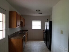 6426 Wagner Rd in Pensacola, FL - Foto de edificio - Building Photo