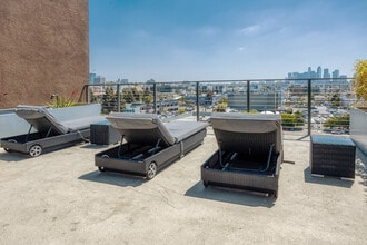 30Sixty in Los Angeles, CA - Foto de edificio - Building Photo