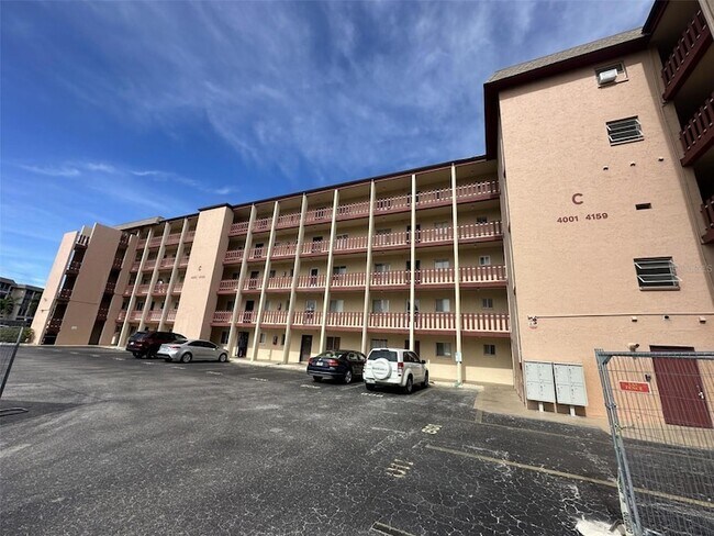 4037 Lake Bayshore Dr, Unit 203 in Bradenton, FL - Building Photo - Building Photo