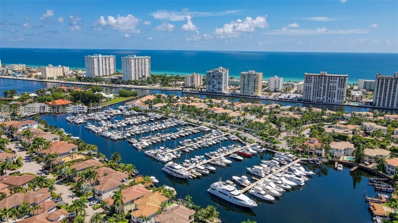 1580 Shoreline Way in Hollywood, FL - Building Photo