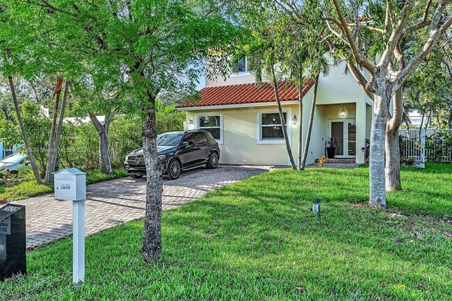 2620 NE 214th St in Miami, FL - Building Photo - Building Photo