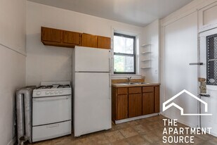 2424 N Sawyer Ave in Chicago, IL - Building Photo
