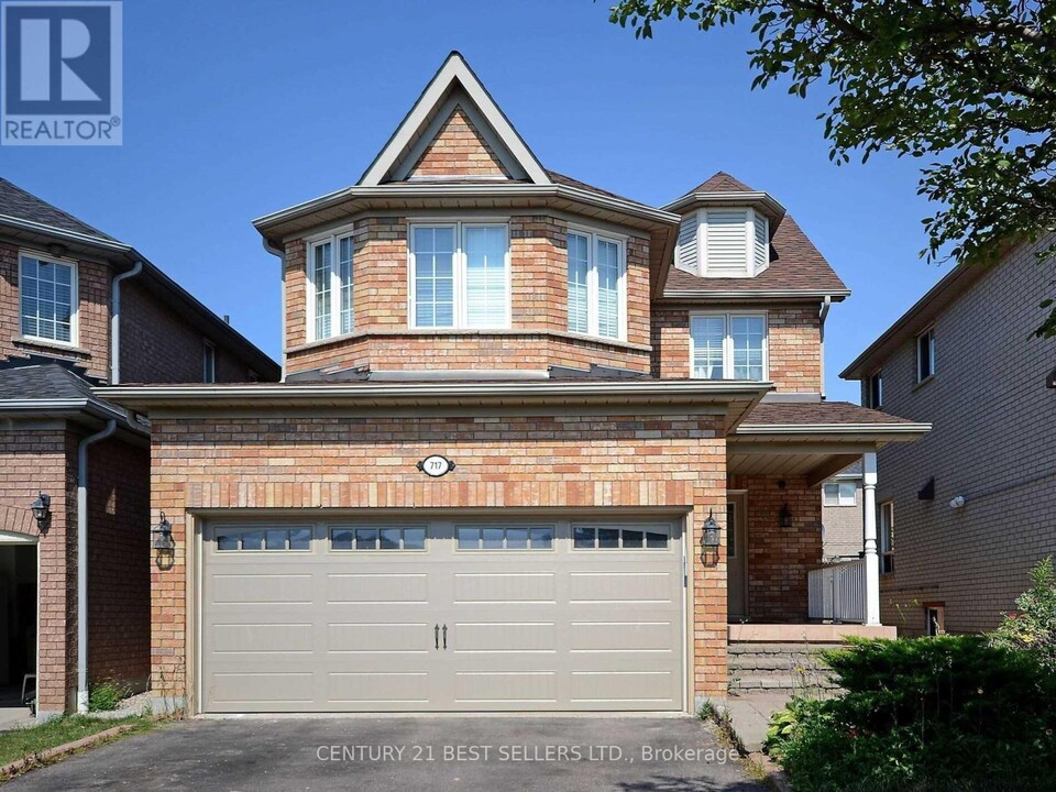 717 Salinger Ct in Mississauga, ON - Building Photo