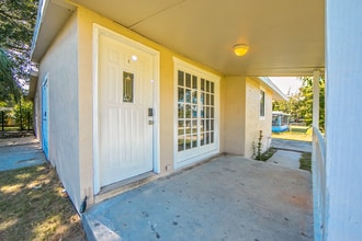 2426 S Maple Ave in Sanford, FL - Building Photo - Building Photo