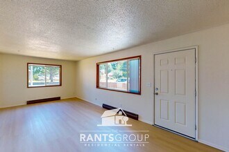 831-831 S 7th Ave SW in Tumwater, WA - Building Photo - Building Photo