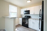 401 PLEASANT St photo'