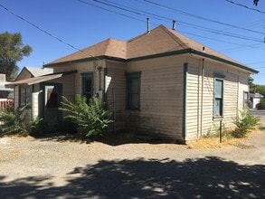 855 Grinnel Avenue in Lovelock, NV - Building Photo - Building Photo